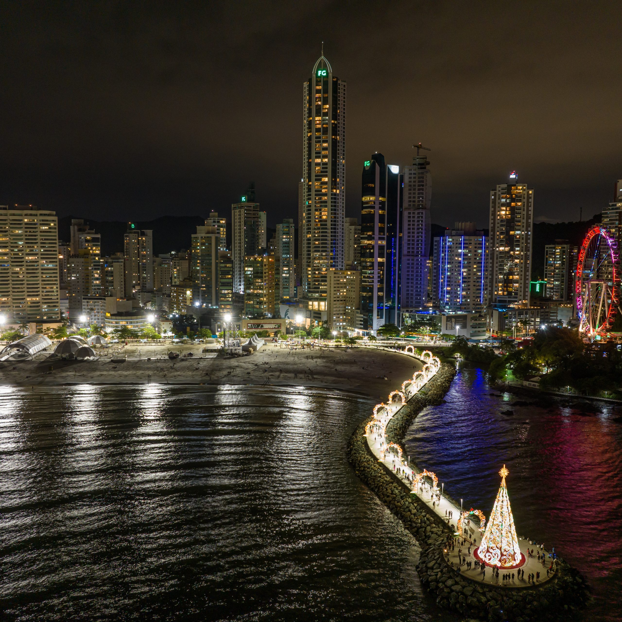 Vida noturna em Balneario Camboriu scaled